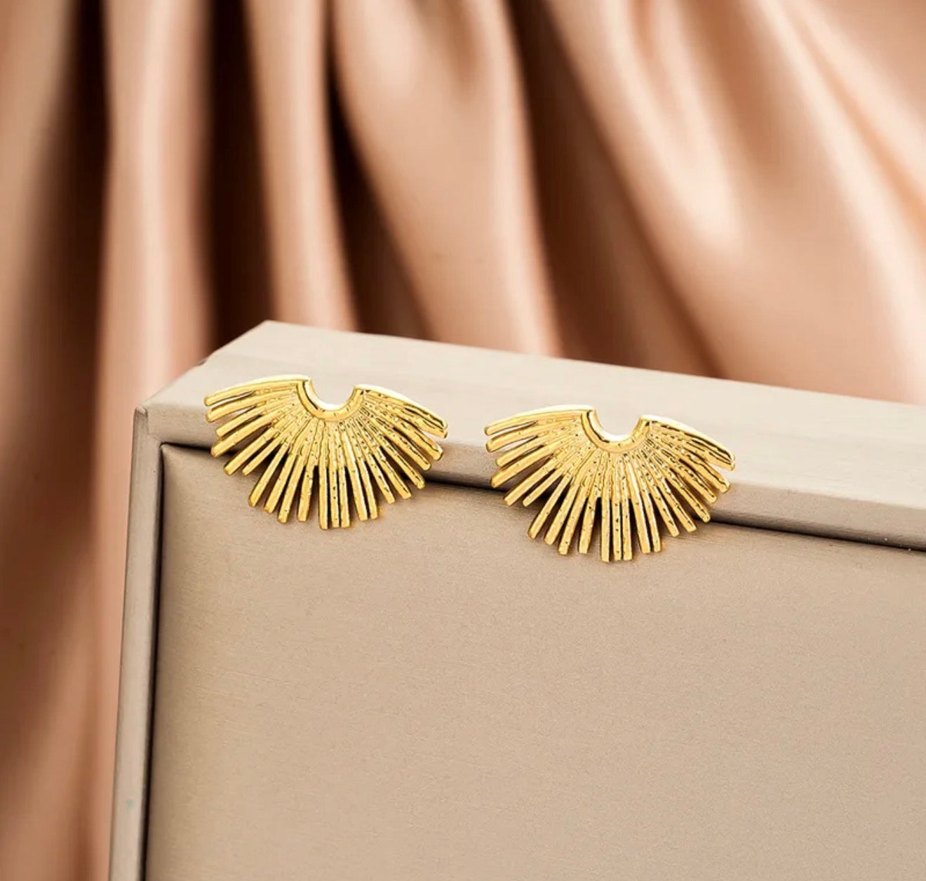 Aretes L